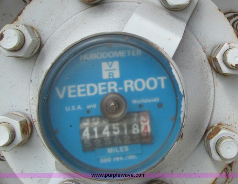 image for item F3011 1995 Ford L9000 AeroMax semi truck