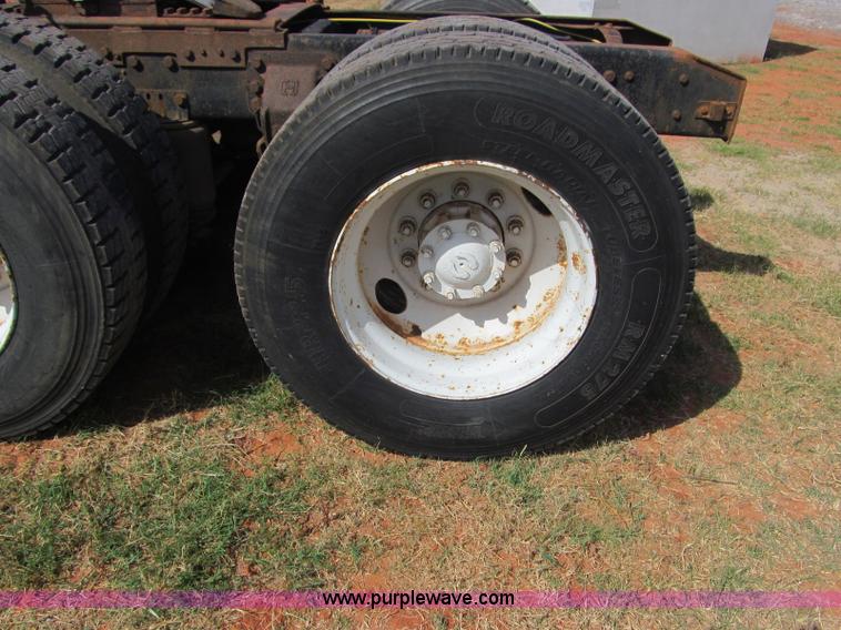 image for item F3011 1995 Ford L9000 AeroMax semi truck