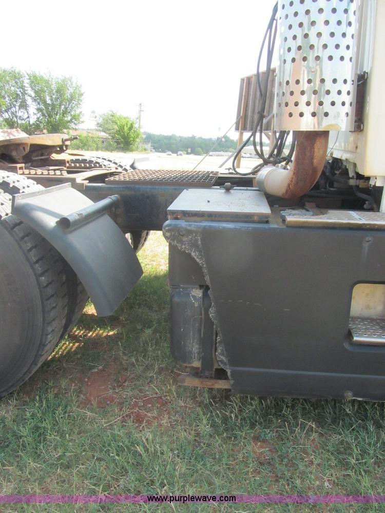 image for item F3011 1995 Ford L9000 AeroMax semi truck