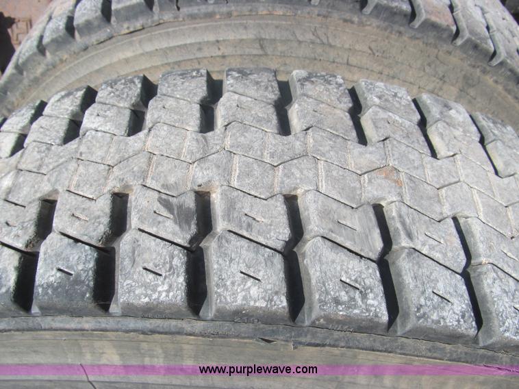 image for item F3011 1995 Ford L9000 AeroMax semi truck