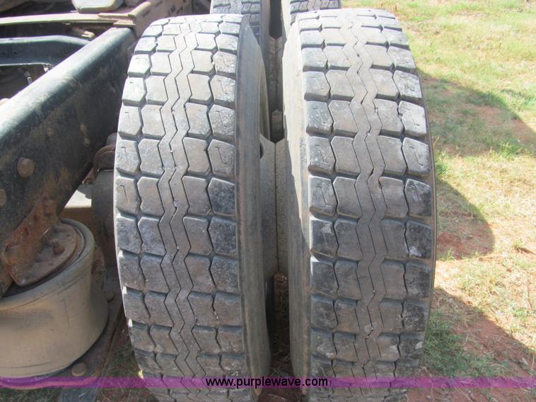 image for item F3011 1995 Ford L9000 AeroMax semi truck