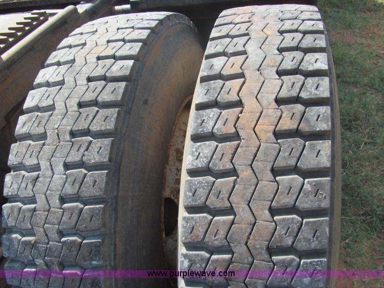 image for item F3011 1995 Ford L9000 AeroMax semi truck