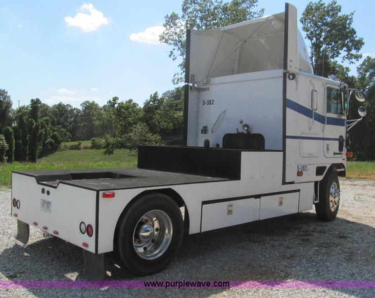 image for item F4501 1995 International 960 semi truck