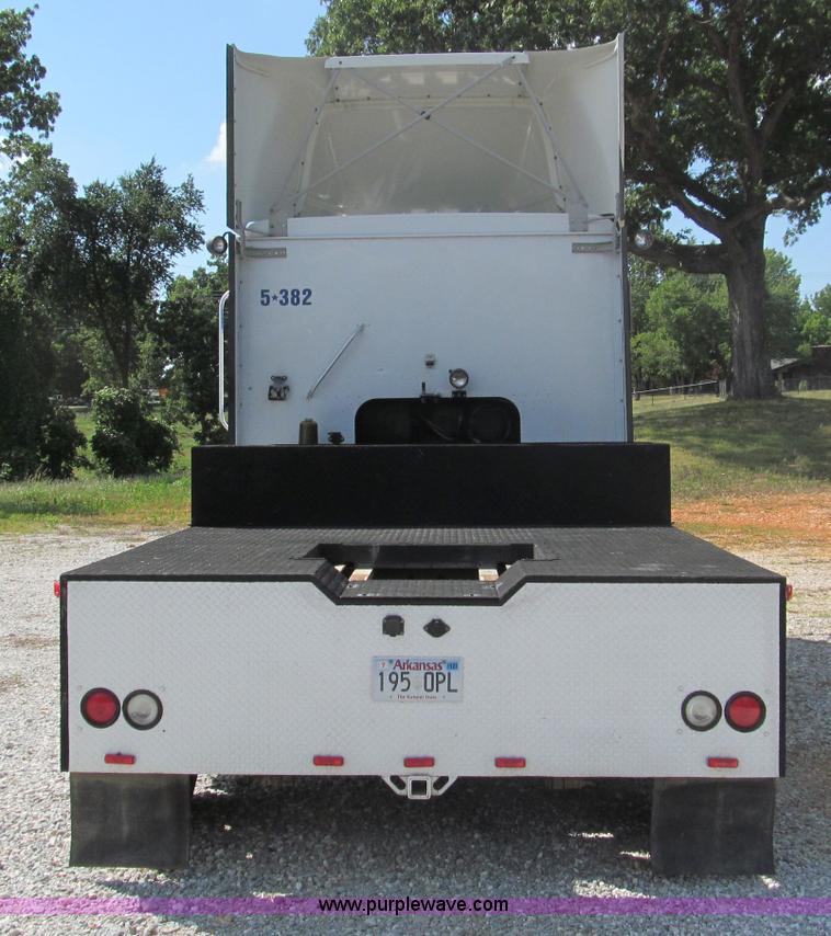 image for item F4501 1995 International 960 semi truck