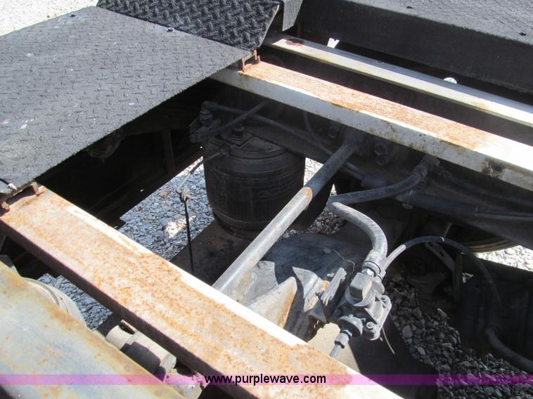 image for item F4501 1995 International 960 semi truck