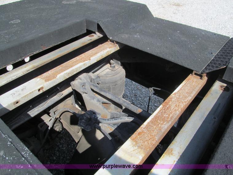 image for item F4501 1995 International 960 semi truck