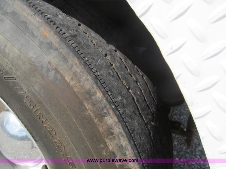 image for item F4501 1995 International 960 semi truck