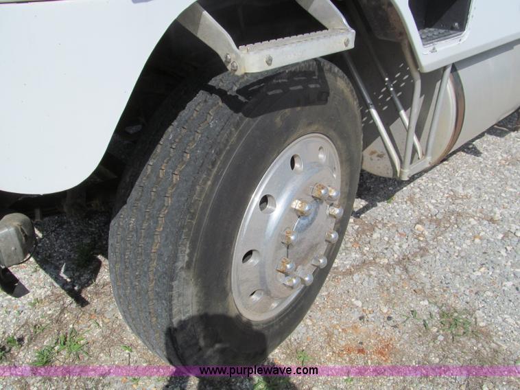 image for item F4501 1995 International 960 semi truck