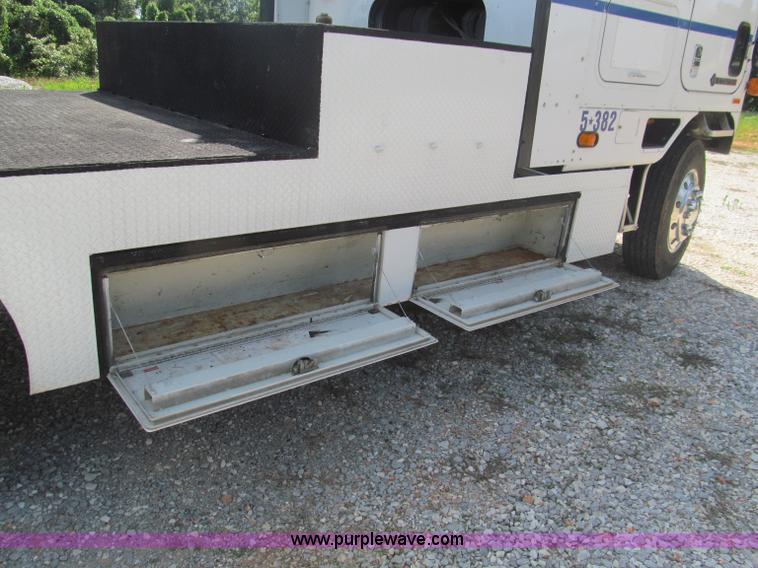 image for item F4501 1995 International 960 semi truck