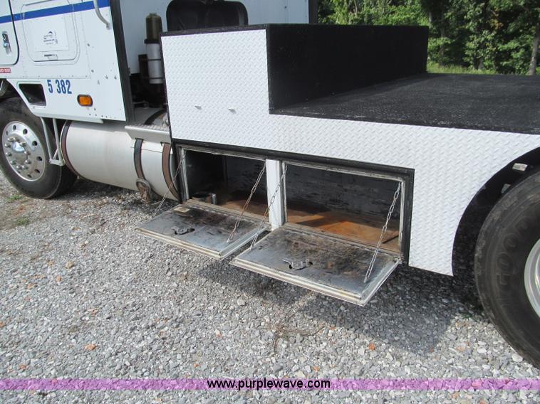 image for item F4501 1995 International 960 semi truck