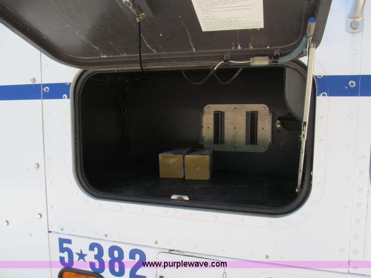 image for item F4501 1995 International 960 semi truck