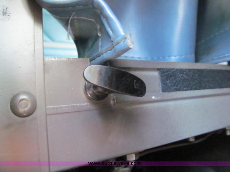 image for item F4501 1995 International 960 semi truck