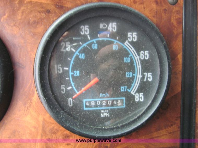 image for item F4501 1995 International 960 semi truck