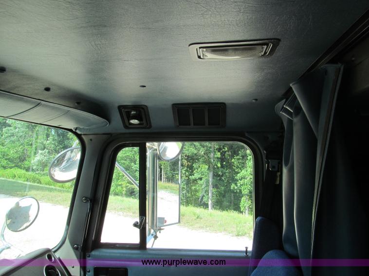 image for item F4501 1995 International 960 semi truck