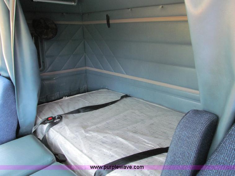 image for item F4501 1995 International 960 semi truck