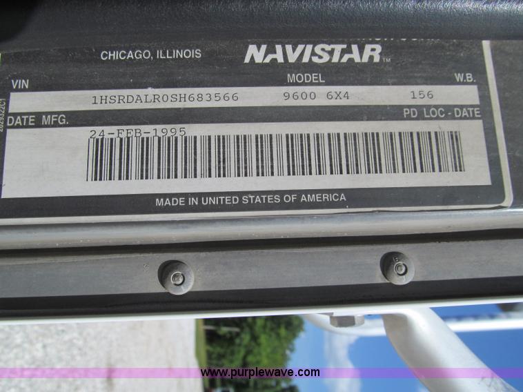 image for item F4501 1995 International 960 semi truck