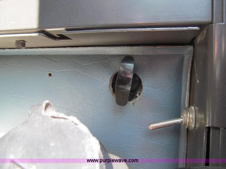 image for item F4501 1995 International 960 semi truck