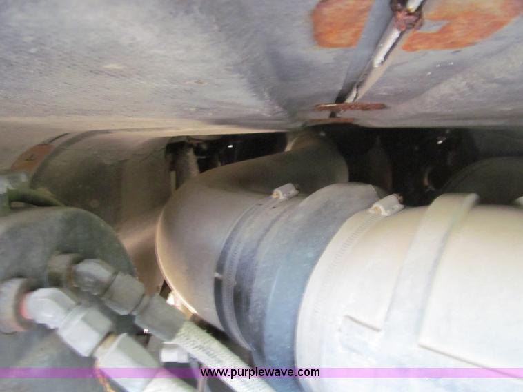 image for item F4501 1995 International 960 semi truck