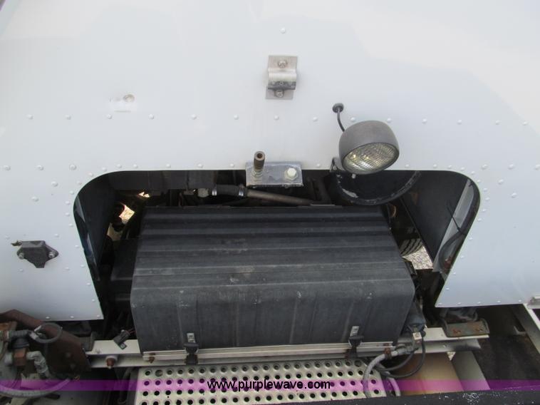 image for item F4501 1995 International 960 semi truck