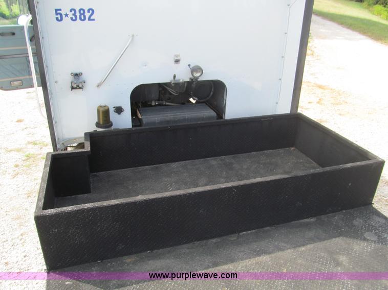 image for item F4501 1995 International 960 semi truck