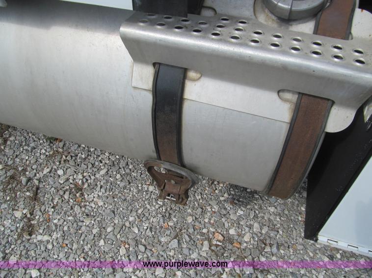 image for item F4501 1995 International 960 semi truck