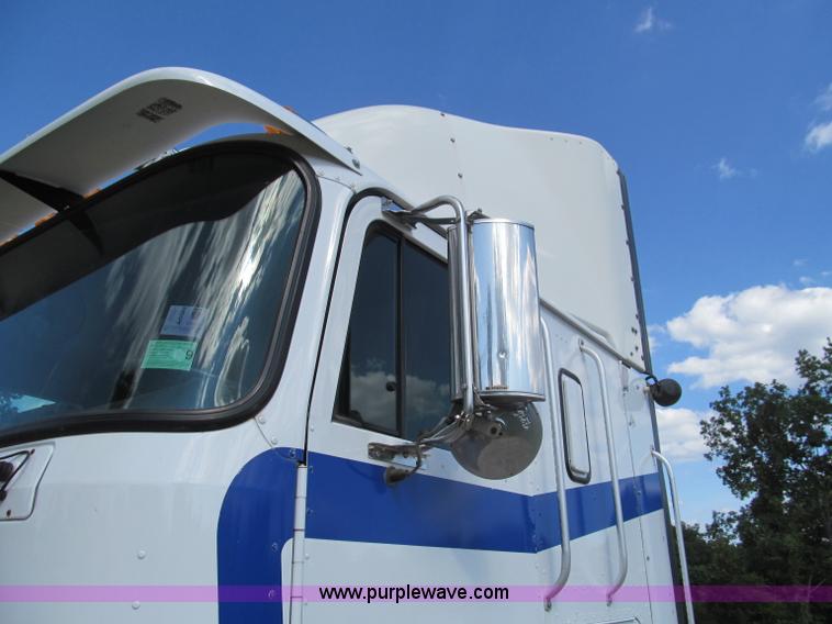 image for item F4501 1995 International 960 semi truck