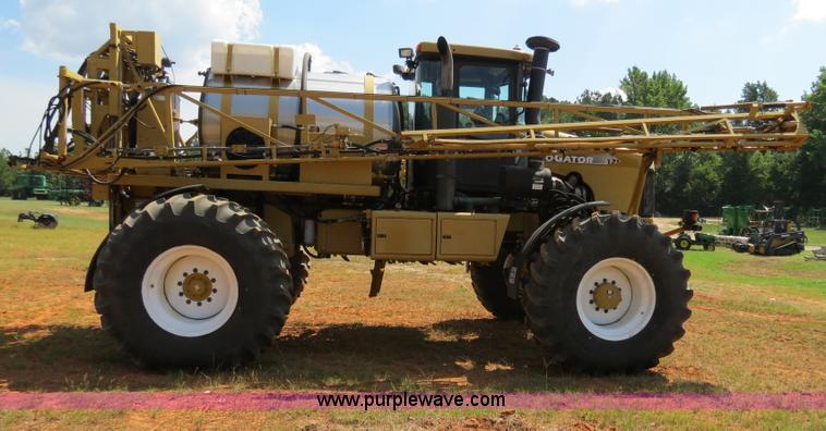 image for item B2409 2000 Ag-Chem RoGator 1254C self-propelled sprayer