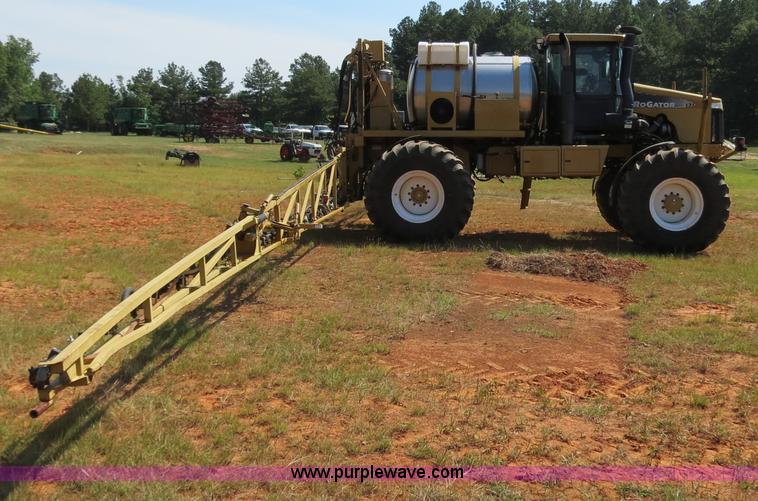 image for item B2409 2000 Ag-Chem RoGator 1254C self-propelled sprayer