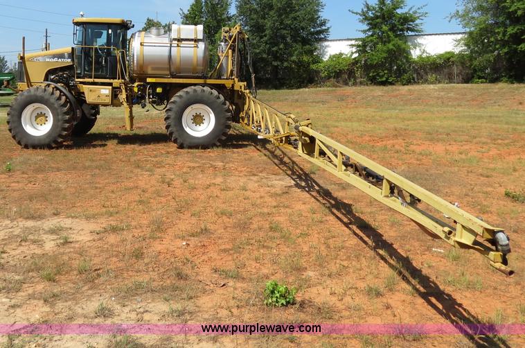 image for item B2409 2000 Ag-Chem RoGator 1254C self-propelled sprayer