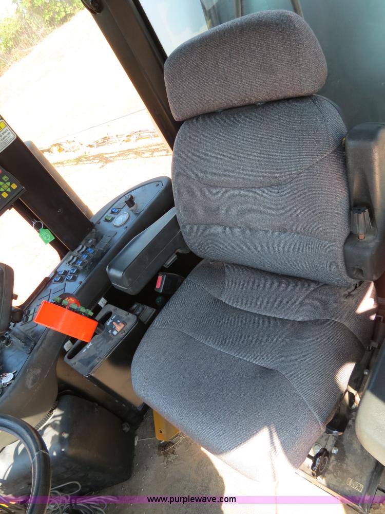 image for item B2409 2000 Ag-Chem RoGator 1254C self-propelled sprayer