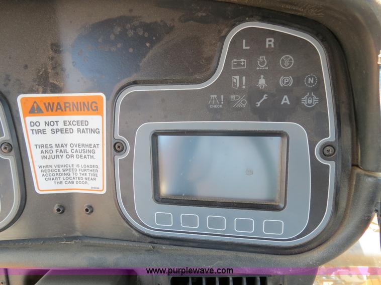 image for item B2409 2000 Ag-Chem RoGator 1254C self-propelled sprayer