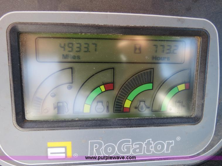 image for item B2409 2000 Ag-Chem RoGator 1254C self-propelled sprayer