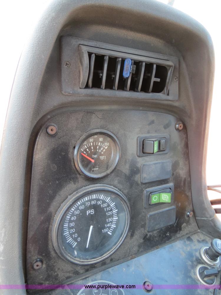 image for item B2409 2000 Ag-Chem RoGator 1254C self-propelled sprayer