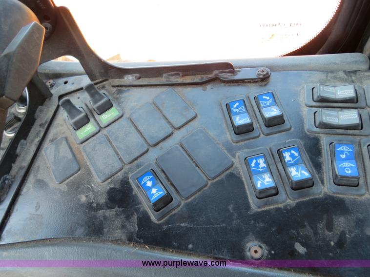 image for item B2409 2000 Ag-Chem RoGator 1254C self-propelled sprayer