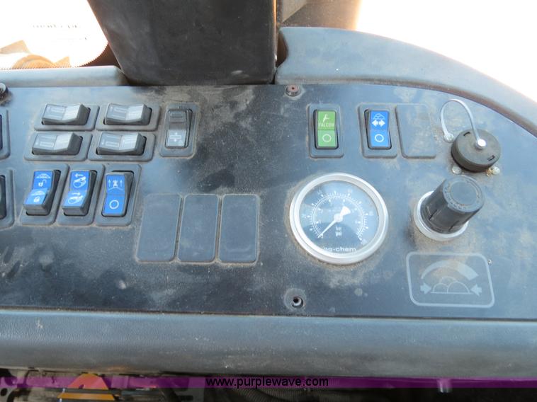 image for item B2409 2000 Ag-Chem RoGator 1254C self-propelled sprayer