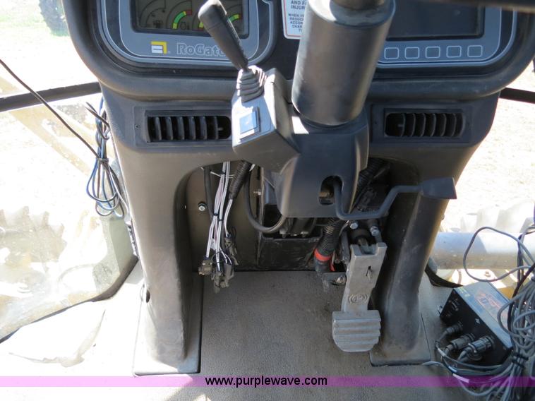 image for item B2409 2000 Ag-Chem RoGator 1254C self-propelled sprayer