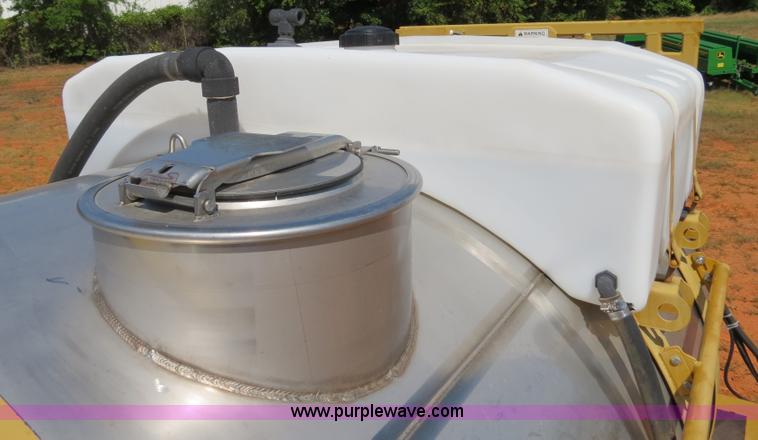 image for item B2409 2000 Ag-Chem RoGator 1254C self-propelled sprayer