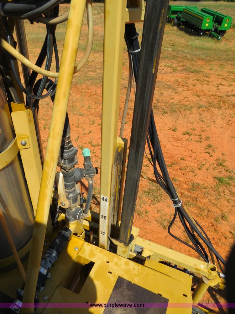 image for item B2409 2000 Ag-Chem RoGator 1254C self-propelled sprayer