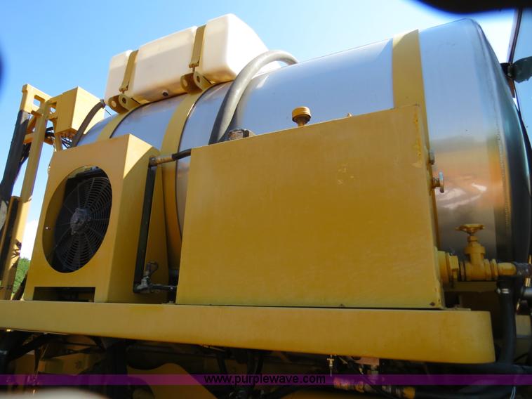 image for item B2409 2000 Ag-Chem RoGator 1254C self-propelled sprayer