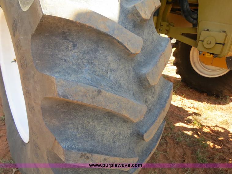 image for item B2409 2000 Ag-Chem RoGator 1254C self-propelled sprayer