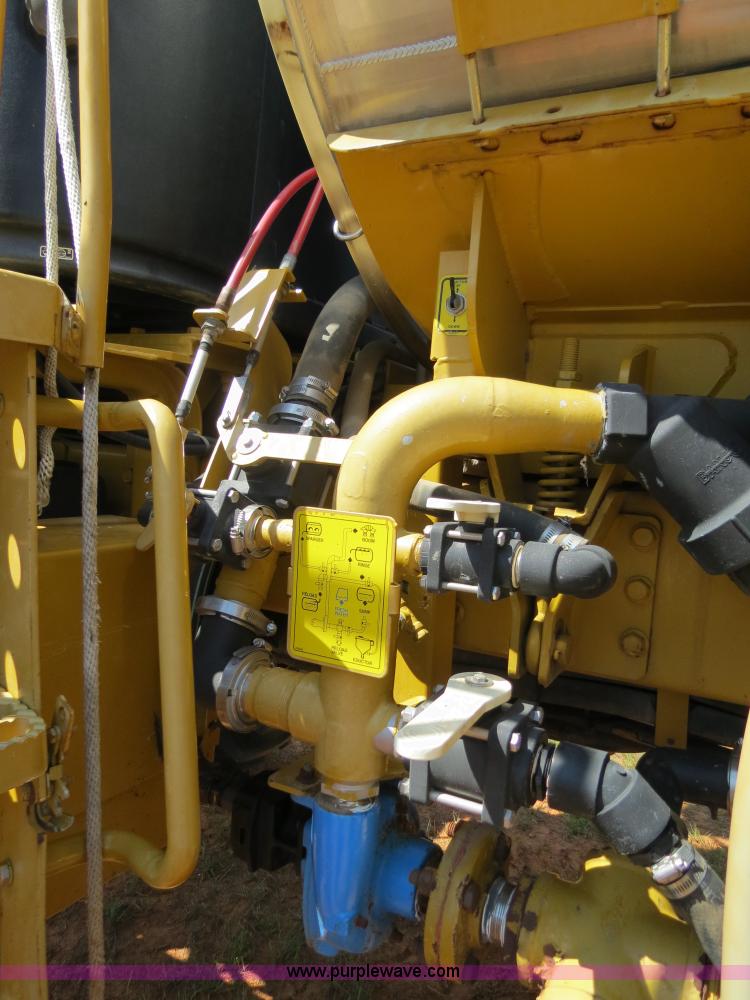 image for item B2409 2000 Ag-Chem RoGator 1254C self-propelled sprayer