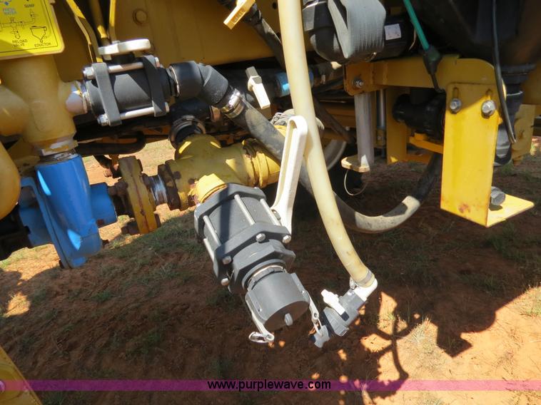 image for item B2409 2000 Ag-Chem RoGator 1254C self-propelled sprayer