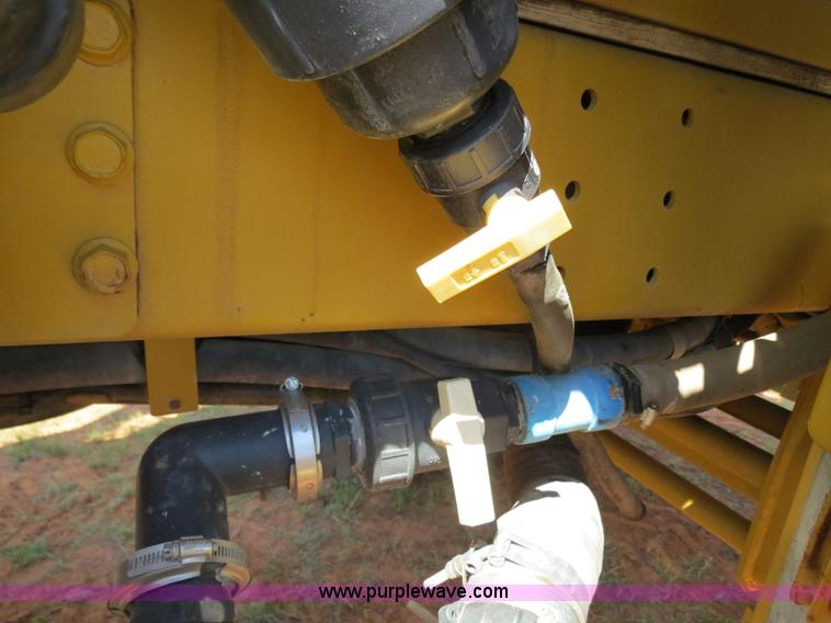 image for item B2409 2000 Ag-Chem RoGator 1254C self-propelled sprayer