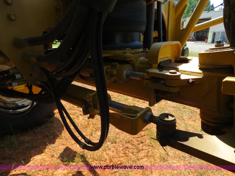 image for item B2409 2000 Ag-Chem RoGator 1254C self-propelled sprayer