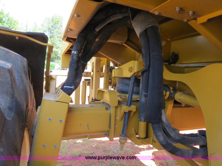 image for item B2409 2000 Ag-Chem RoGator 1254C self-propelled sprayer