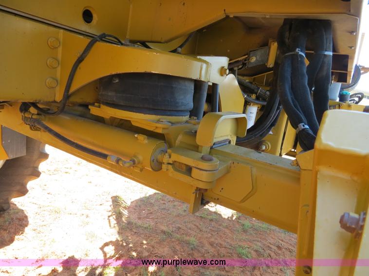 image for item B2409 2000 Ag-Chem RoGator 1254C self-propelled sprayer