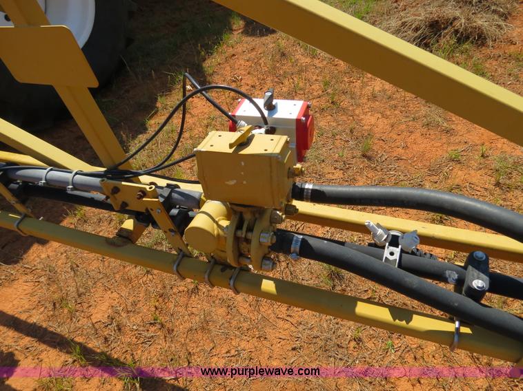 image for item B2409 2000 Ag-Chem RoGator 1254C self-propelled sprayer