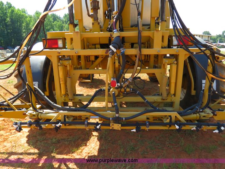 image for item B2409 2000 Ag-Chem RoGator 1254C self-propelled sprayer