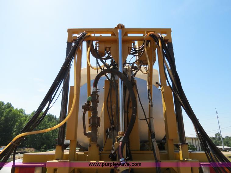 image for item B2409 2000 Ag-Chem RoGator 1254C self-propelled sprayer