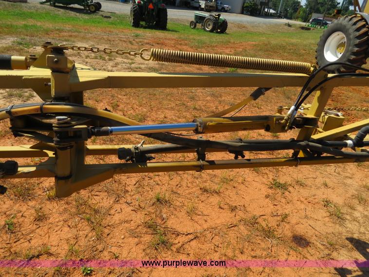 image for item B2409 2000 Ag-Chem RoGator 1254C self-propelled sprayer